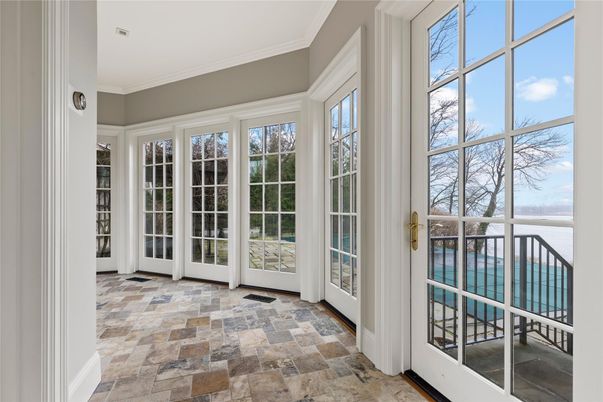 Interior, Sun Room, Water