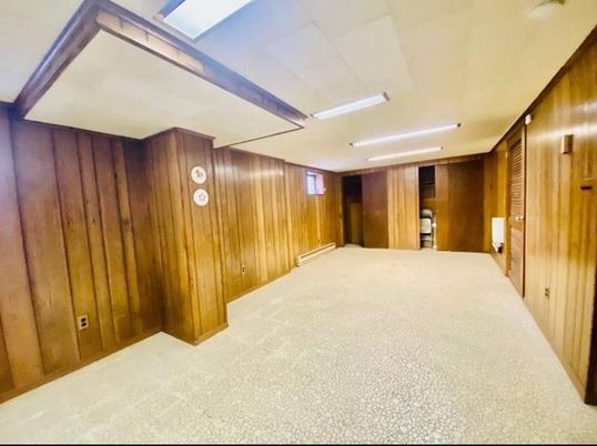 Empty room, Interior, Recessed Lighting, Wooden Walls