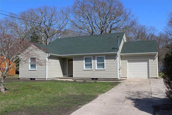 Attached, Exterior, Facade, Cape Cod