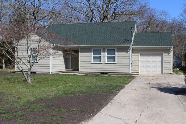 Attached, Exterior, Facade, Cape Cod