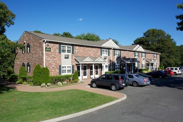 Exterior, Facade, Brick Facade, Rowhouse