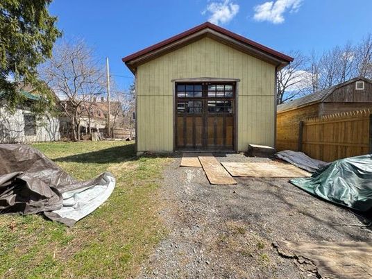 Backyard, Exterior