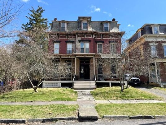 Exterior, Facade, American Foursquare