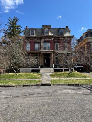 Exterior, Facade, American Foursquare