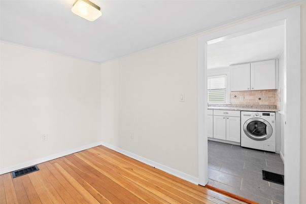 Interior, Washer, Wood Texture Flooring