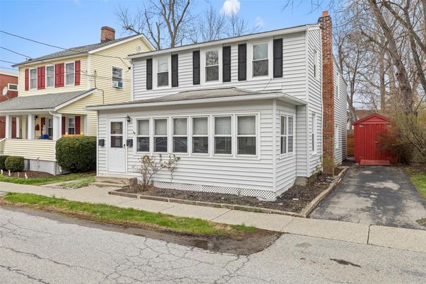 Exterior, Facade, American Foursquare