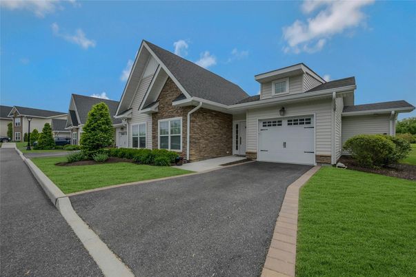 Attached, Exterior, Facade, Brick Facade, Ranch