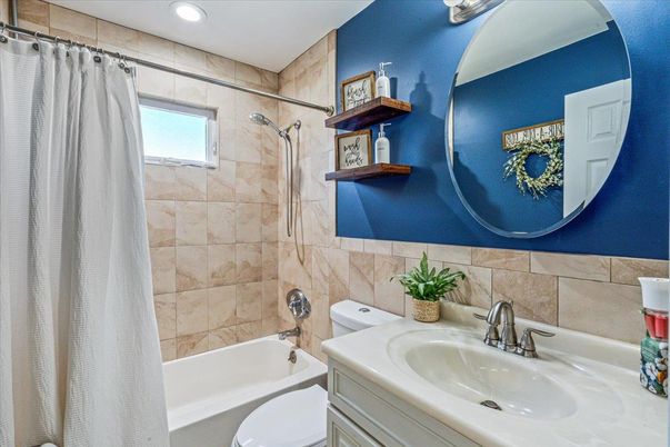 Bathroom, Interior, Recessed Lighting