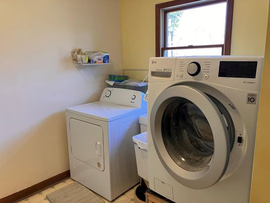 Interior, Utility Closets, Washer, Wood Texture Flooring