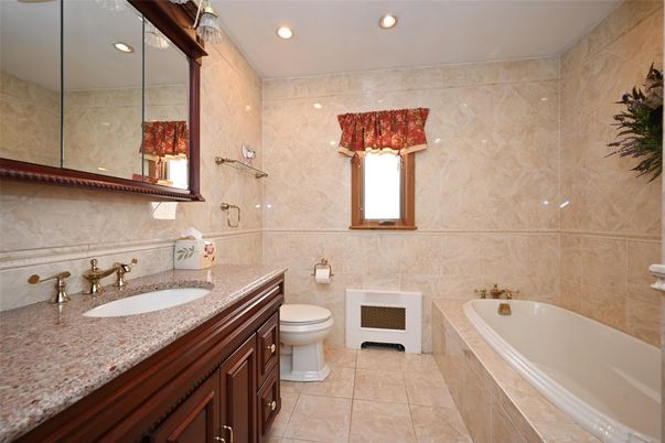 Bathroom, Interior, Recessed Lighting