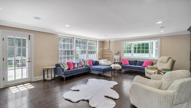 Interior, Living room, Recessed Lighting, Wood Texture Flooring