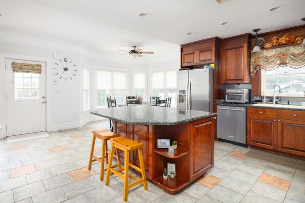 Dining room, Interior, Kitchen, Recessed Lighting, Stainless Steel Appliances