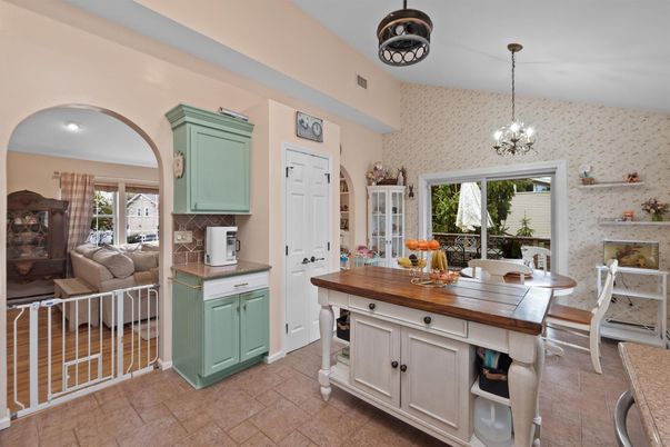 Chandelier, Dining room, Interior, Kitchen, Recessed Lighting