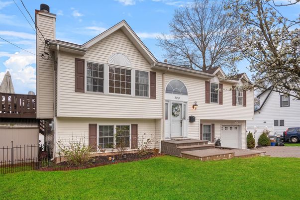 Attached, Exterior, Facade, Raised Ranch