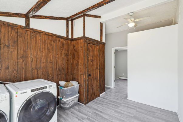 Interior, Washer, Wood Texture Flooring