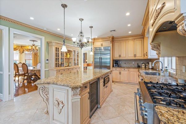 Chandelier, Dining room, Interior, Kitchen, Pendant Lights, Recessed Lighting, Stainless Steel Appliances, Wood Texture Flooring