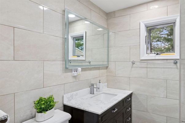 Bathroom, Interior, Recessed Lighting