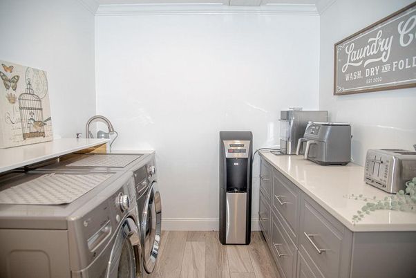 Interior, Washer, Wood Texture Flooring