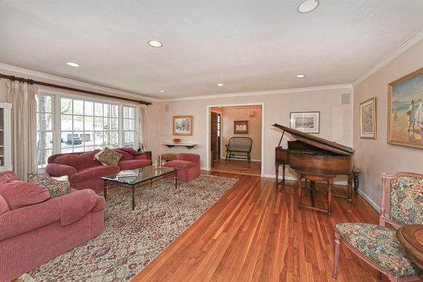 Interior, Living room, Piano, Recessed Lighting, Wood Texture Flooring