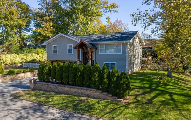 Exterior, Facade, Raised Ranch