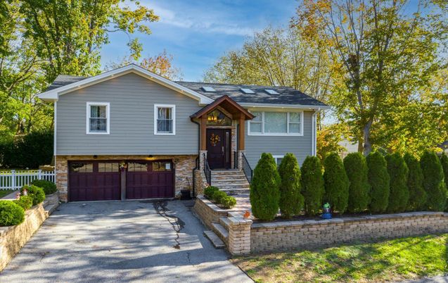Attached, Exterior, Facade, Raised Ranch