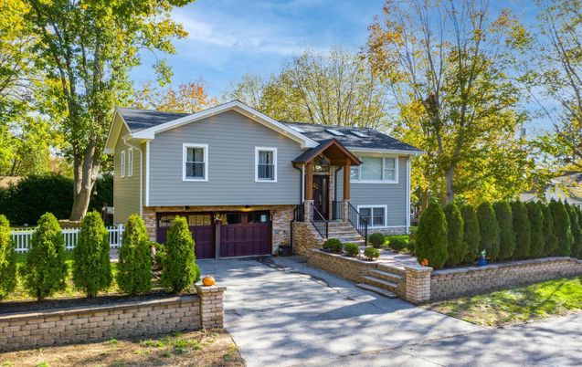 Attached, Exterior, Facade, Raised Ranch