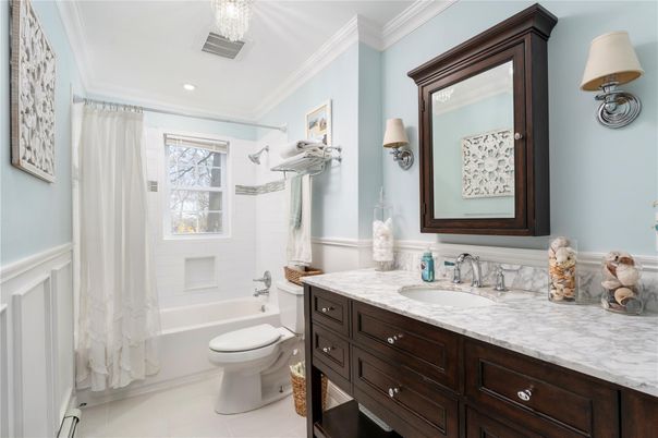 Bathroom, Interior, Recessed Lighting