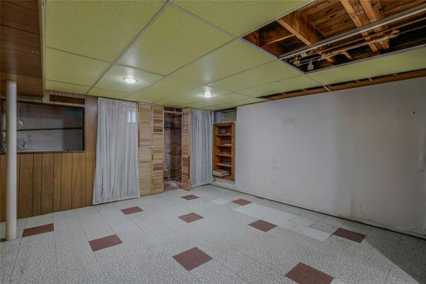 Empty room, Interior, Recessed Lighting