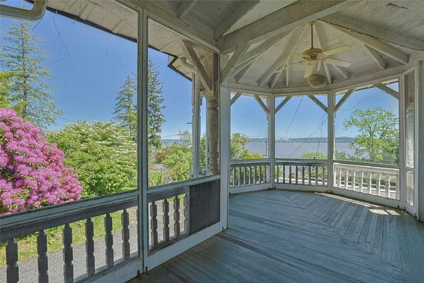 Interior, Sun Room, Water, Wood Texture Flooring