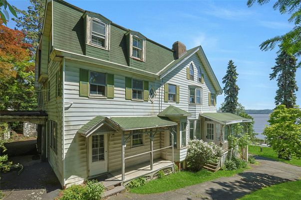Exterior, Facade, Water, Queen Anne Victorian