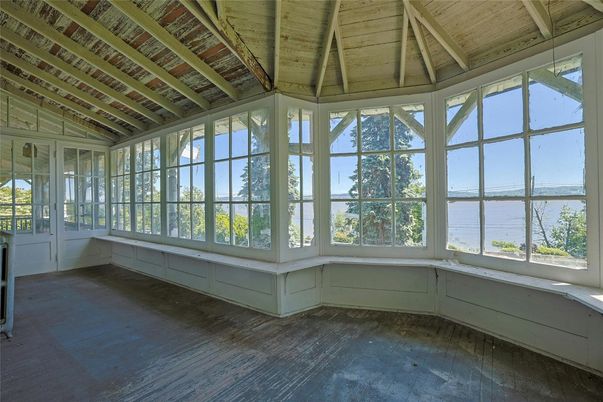 Empty room, Interior, Sun Room, Water, Wooden Ceilings