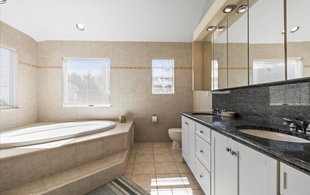 Bathroom, Dual Sink Vanities, Interior, Recessed Lighting
