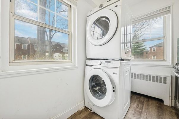 Interior, Utility Closets, Washer, Wood Texture Flooring