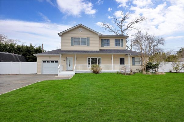 Attached, Exterior, Facade, Farmhouse