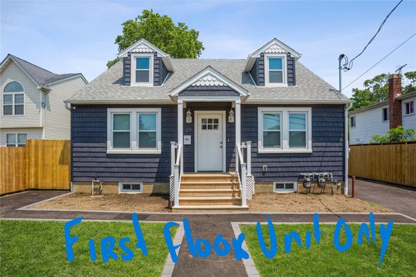 Exterior, Facade, Cape Cod