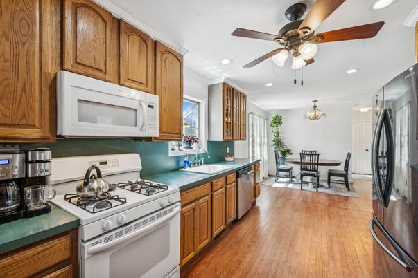 Chandelier, Dining room, Interior, Kitchen, Recessed Lighting, Wood Texture Flooring