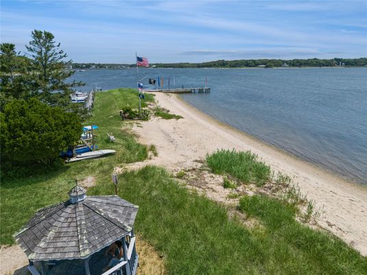 Exterior, Lake