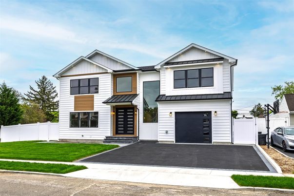 Attached, Exterior, Facade, Farmhouse