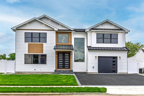 Attached, Exterior, Facade, Farmhouse