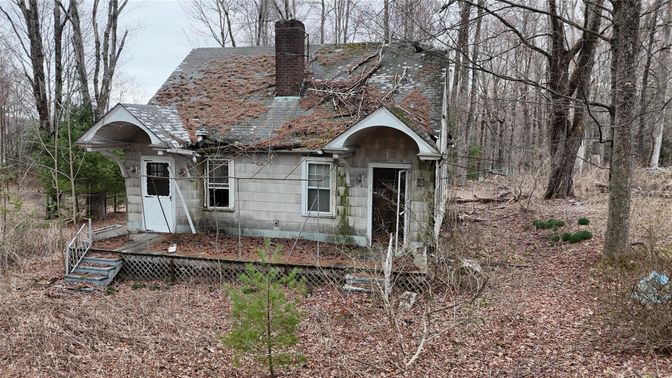 Exterior, Facade, None