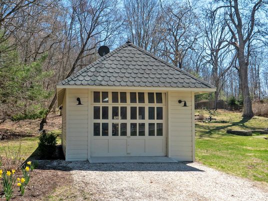 Detached Garage, Exterior