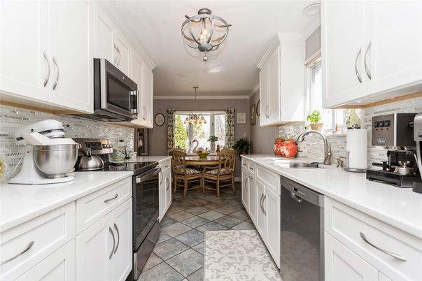 Dining room, Interior, Kitchen, Pendant Lights, Stainless Steel Appliances