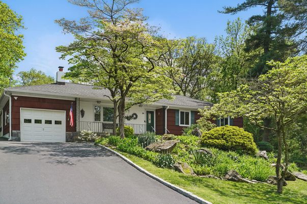 Attached, Exterior, Facade, Ranch
