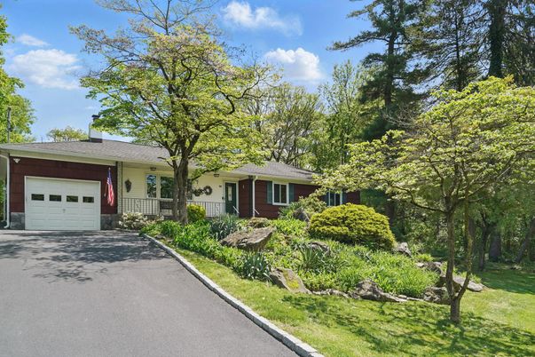 Attached, Exterior, Facade, Ranch