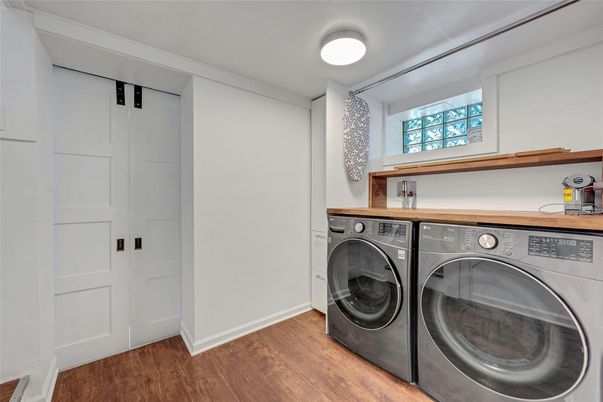 Interior, Washer, Wood Texture Flooring