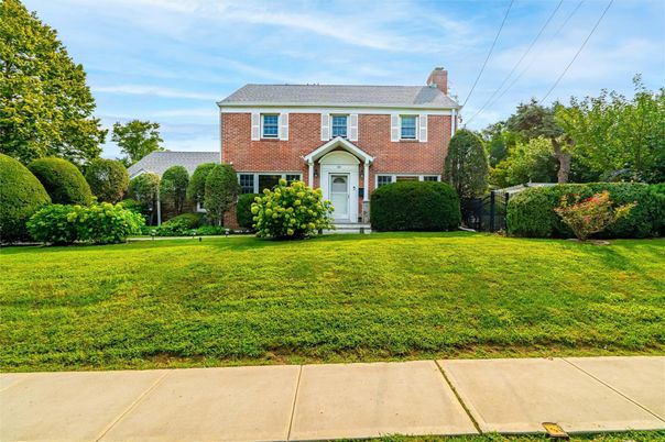 Backyard, Exterior, Facade, Brick Facade, Georgian