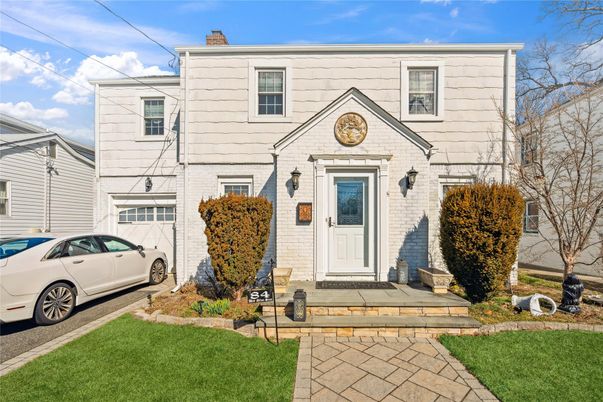 Attached, Exterior, Facade, Rowhouse