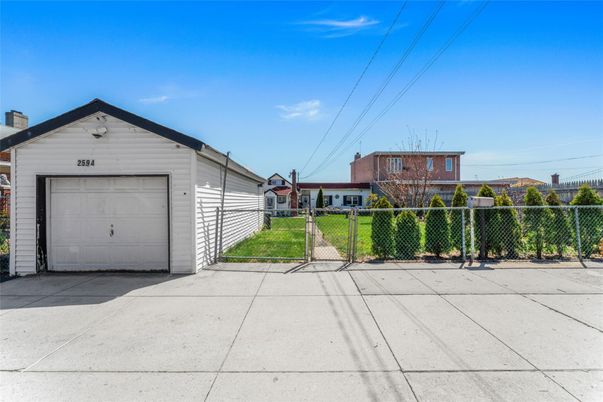 Detached Garage, Exterior