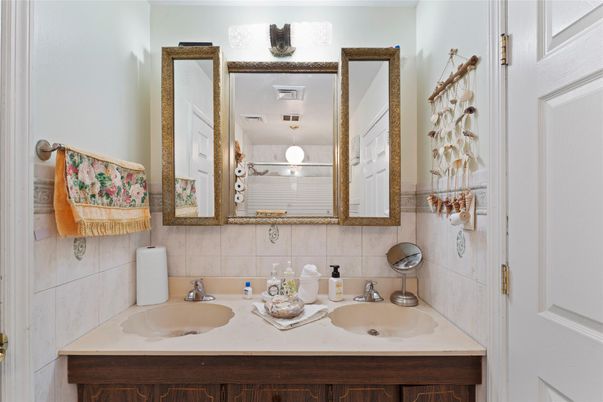 Bathroom, Dual Sink Vanities, Interior