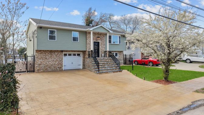 Attached, Exterior, Facade, Brick Facade, Raised Ranch